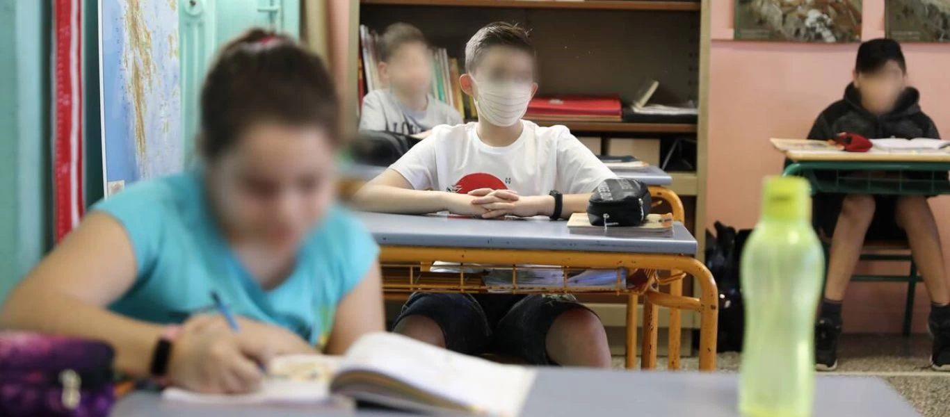 Σήμερα οι ανακοινώσεις για τα σχολεία: Στις 14:00 συνεδριάζουν οι «ειδικοί» - Τι εξετάζει η κυβέρνηση